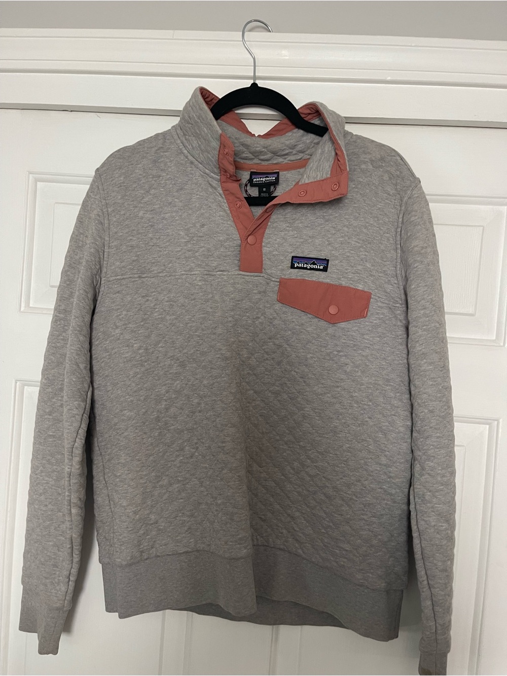 Patagonia Quilted Pullover in Light Gray with Dusty Rose Trim - Picture 1 of 2